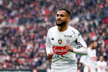 What is the country of the player Sofiane Boufal, who plays for Lyon?