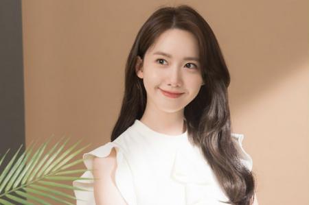 How old is YoonA؟