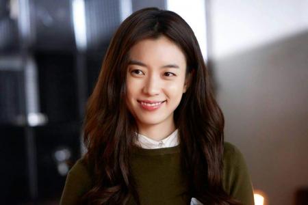 How old is Han Hyo Joo؟