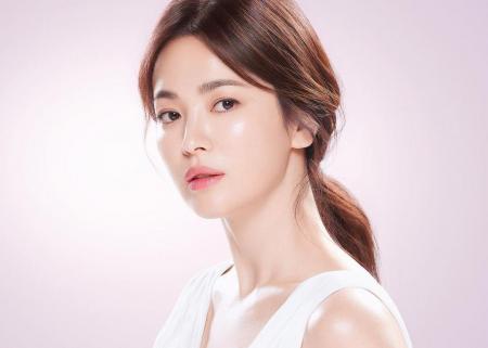 How old is Song HyeKyo؟