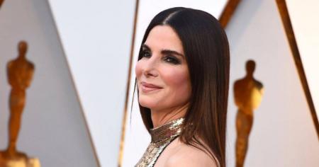 Which Sandra Bullock film features her as a beauty pageant contestant?